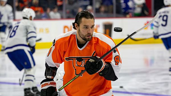 Российский хоккеист получил удар шайбой в голову в матче НХЛ