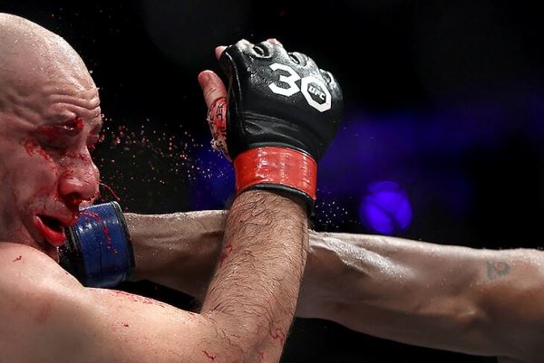 «Я хотел бы драться бесконечно». Тейшейра мечтал стать чемпионом UFC в 43 года, но кроваво проиграл
