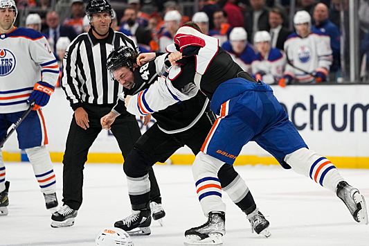 Российский хоккеист "Эдмонтона" Костин рассказал о своем отношении к дракам на льду